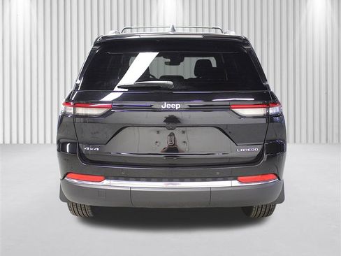 Certified 2025 Jeep Grand Cherokee Laredo X w/ Luxury Tech Group I AWD/4WD image 4