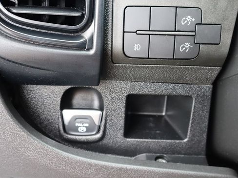 Used 2025 RAM ProMaster 2500 w/ U-Haul Equipment Group FWD image 32