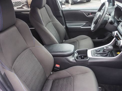 Used 2022 Toyota RAV4 SE image 15