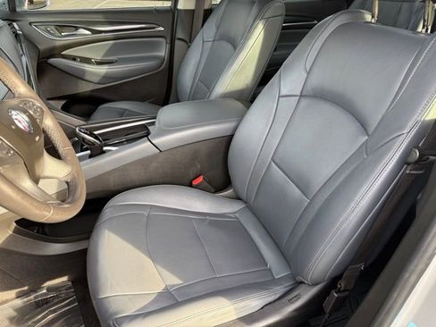 Used 2020 Buick Enclave Essence image 19