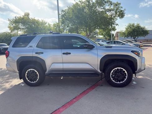 Used 2025 Toyota 4Runner TRD Off-Road Premium AWD/4WD image 4