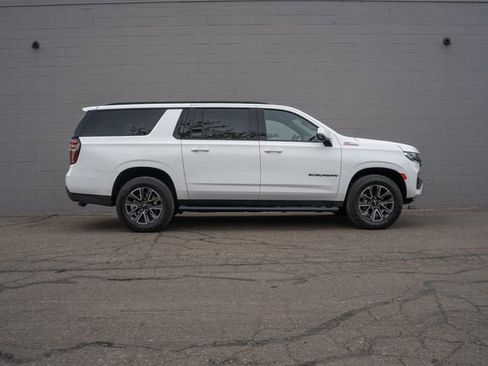 Used 2023 Chevrolet Suburban Z71 w/ Luxury Package AWD/4WD image 8