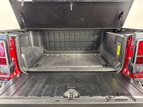 Used 2005 HUMMER H2 SUT w/ Preferred Equipment Group AWD/4WD image 31