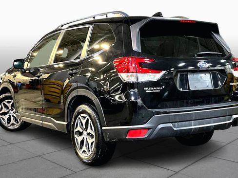 Used 2021 Subaru Forester Premium image 11