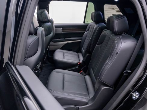 New 2026 Cadillac Vistiq Luxury w/ LPO, Floor Liner Package AWD/4WD image 19