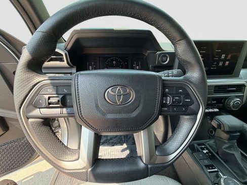 Used 2025 Toyota 4Runner SR5 AWD/4WD image 27