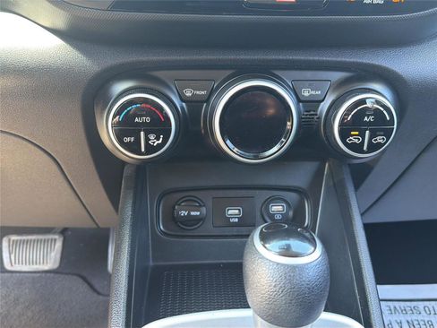 Used 2020 Hyundai Venue SEL FWD image 19