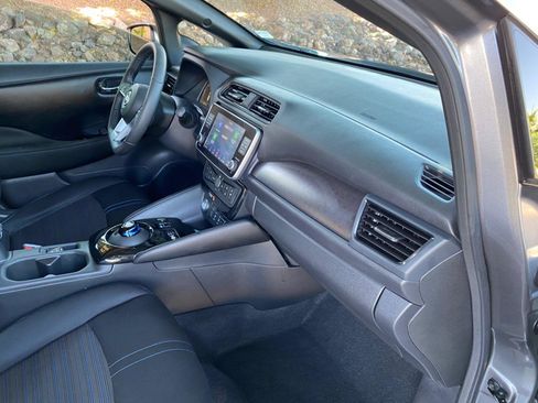 Used 2025 Nissan Leaf SV Plus image 57