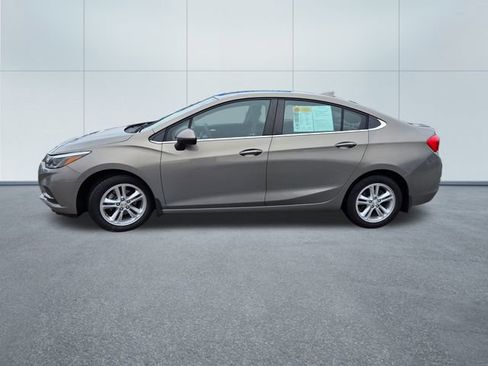 Used 2017 Chevrolet Cruze LT w/ Convenience Package image 4