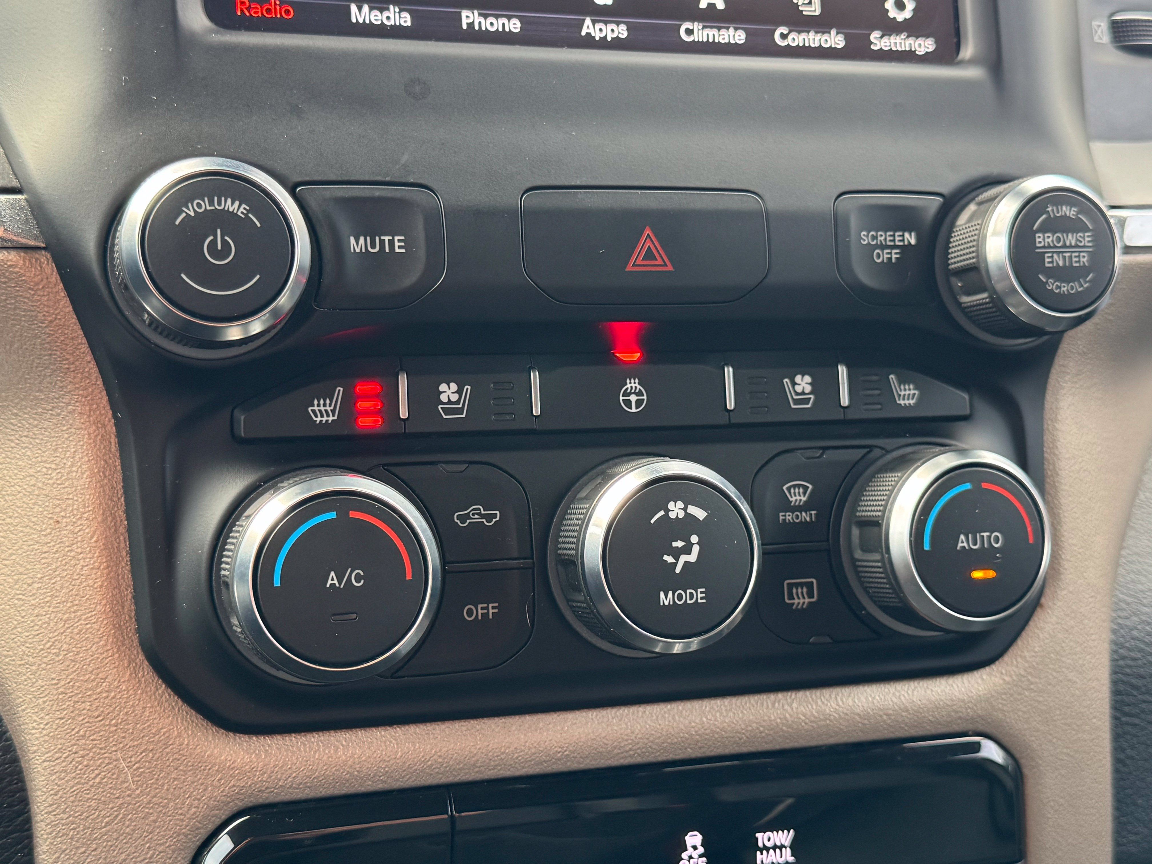 Used 2021 RAM 1500 Laramie w/ Off Road Group AWD/4WD image 36