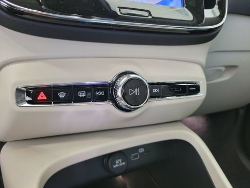 New 2026 Volvo XC40 B5 Ultra w/ Protection Package Premier AWD/4WD image 30