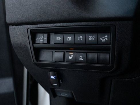 Used 2024 Toyota Tundra Limited image 25