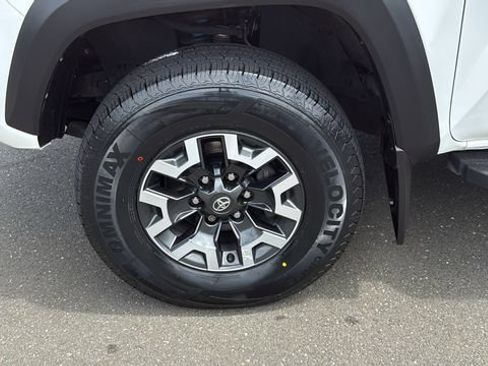 Certified 2021 Toyota Tacoma TRD Off-Road AWD/4WD image 8