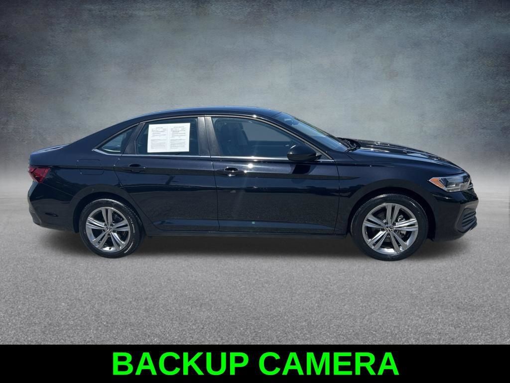 Used 2024 Volkswagen Jetta SE FWD image 4
