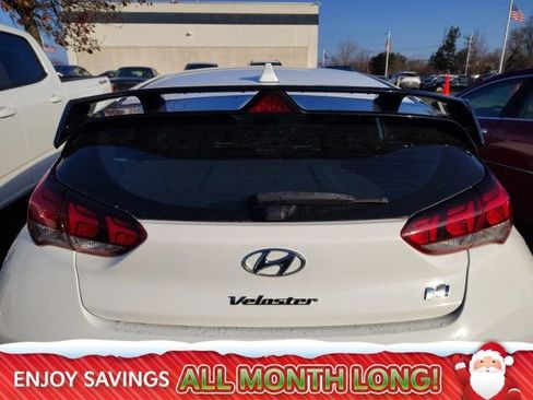 Used 2022 Hyundai Veloster N image 3