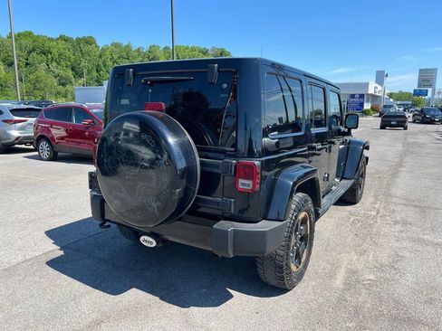 Used 2014 Jeep Wrangler Unlimited Sahara AWD/4WD image 5