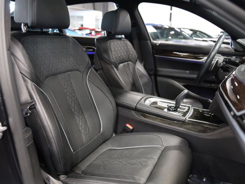 Used 2019 BMW 750i xDrive w/ Executive Package AWD/4WD image 44