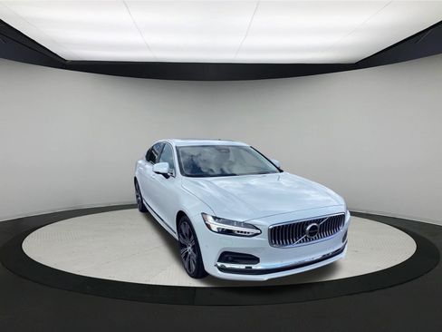 Used 2023 Volvo S90 B6 Plus AWD/4WD image 2