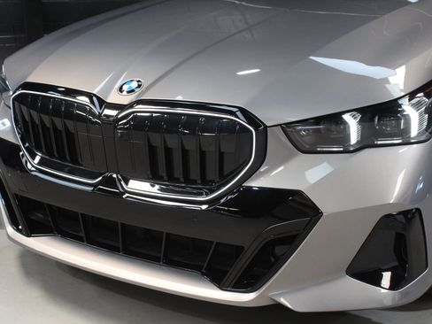 Used 2024 BMW 530i xDrive AWD/4WD image 6