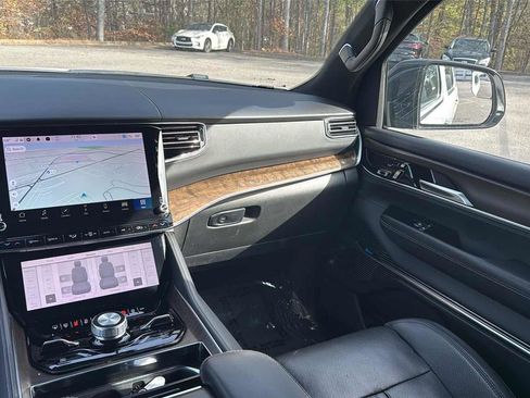 Used 2023 Jeep Grand Wagoneer 4WD image 17