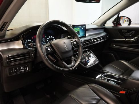 Used 2022 Lincoln Corsair AWD w/ Premium Package image 7