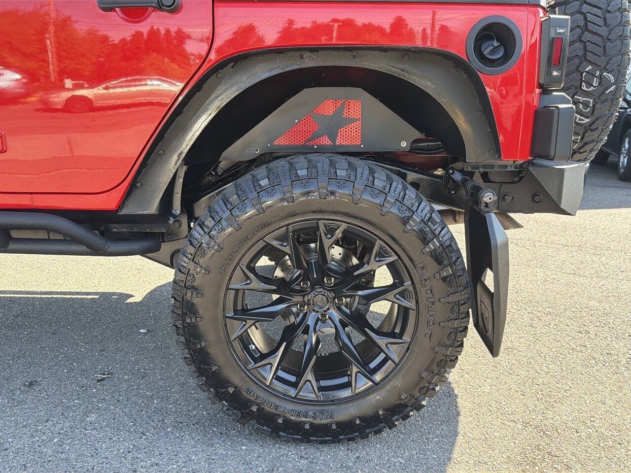 Used 2017 Jeep Wrangler Unlimited Sahara AWD/4WD image 4