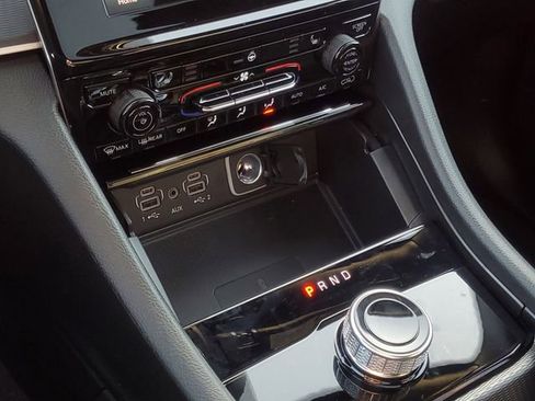 New 2025 Jeep Grand Cherokee Altitude image 13