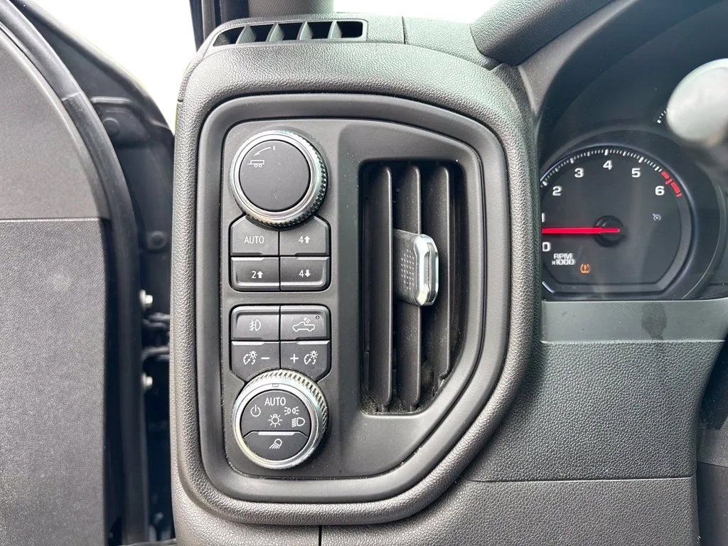 Used 2021 GMC Sierra 1500 4x4 Crew Cab w/ Convenience Package image 13