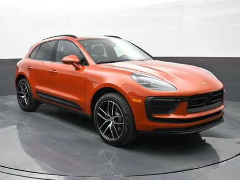 Certified 2025 Porsche Macan image 25