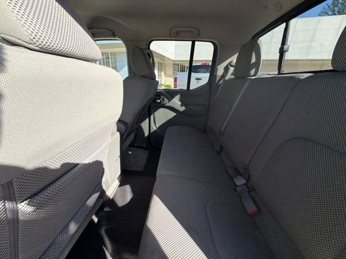 Used 2014 Nissan Frontier SV w/ SV Value Truck Package RWD image 12