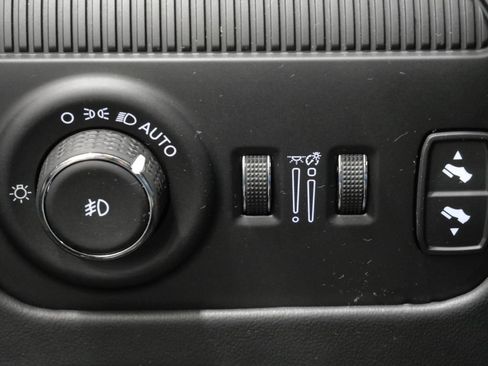Used 2022 Jeep Grand Wagoneer Series II AWD/4WD image 13
