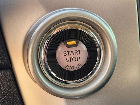 Used 2021 Nissan Titan SV w/ SV Convenience Package image 20