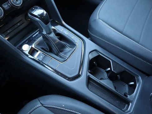 Used 2024 Volkswagen Taos SE image 31