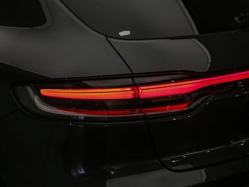 Certified 2025 Porsche Macan S AWD/4WD image 14