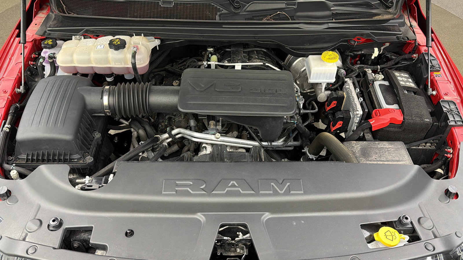 Used 2024 RAM 1500 4x4 Crew Cab image 16