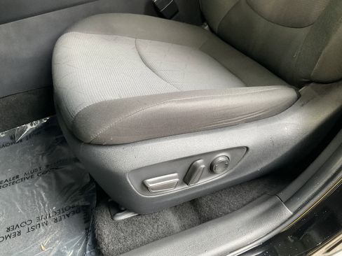 Used 2024 Toyota RAV4 XLE AWD/4WD image 26