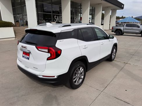 Used 2024 GMC Terrain SLT AWD/4WD image 5