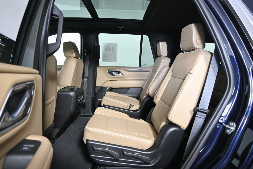 Used 2024 Chevrolet Tahoe Premier w/ Premium Package AWD/4WD image 18
