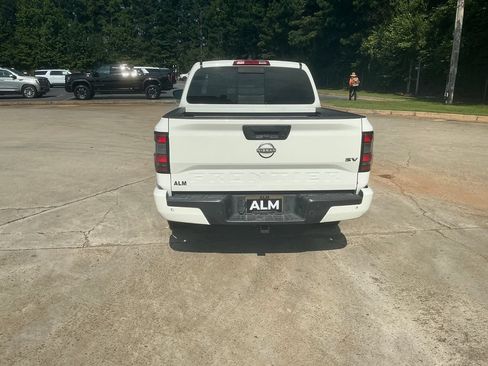 Used 2023 Nissan Frontier SV w/ SV Convenience Package RWD image 2
