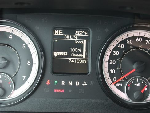 Used 2021 RAM 1500 Classic SLT AWD/4WD image 11