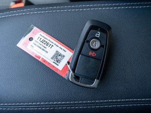Used 2020 Ford Escape SE FWD image 30