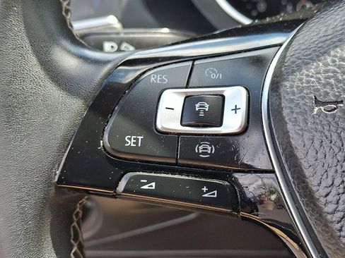 Used 2021 Volkswagen Tiguan SE w/ Panoramic Sunroof Package AWD/4WD image 23