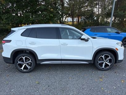 New 2025 Volkswagen Tiguan SE