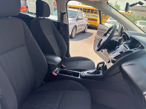 Used 2017 Ford Focus SE FWD image 17