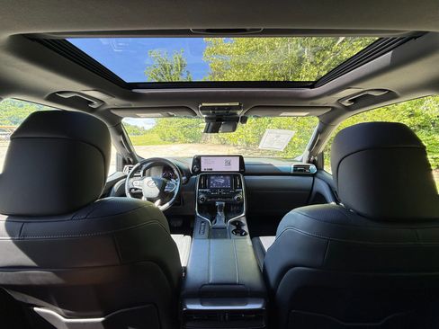 Used 2023 Lexus LX 600 4WD w/ Luxury Package image 31