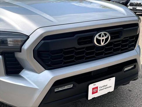 Certified 2024 Toyota Tacoma TRD Off-Road AWD/4WD image 32