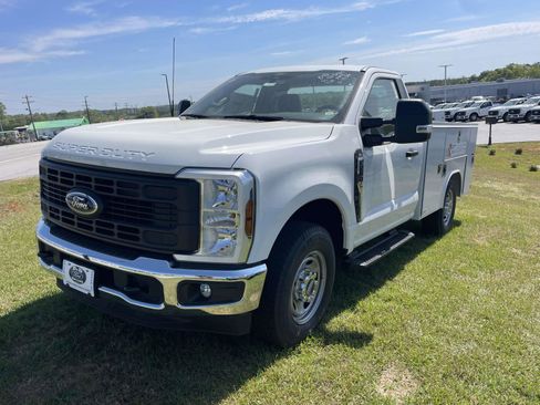 New 2026 Ford F250 XL w/ XL Chrome Package RWD image 3