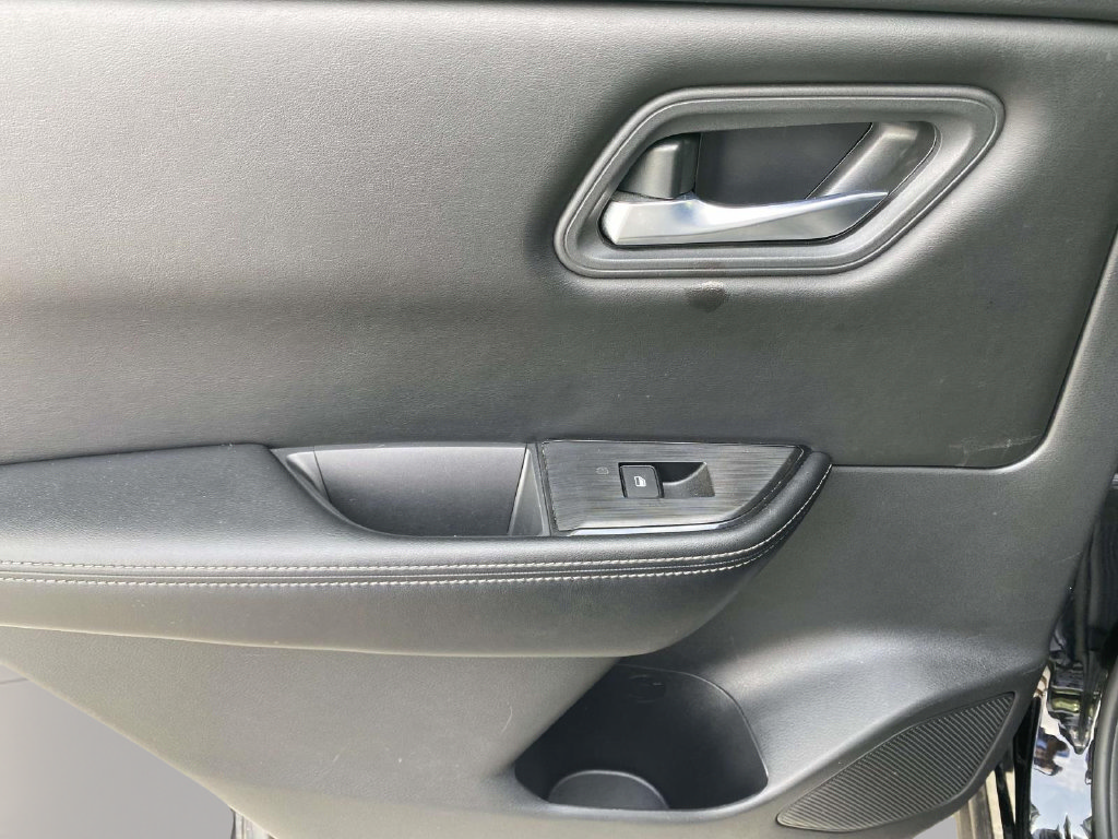 Used 2024 Nissan Rogue SV FWD image 15