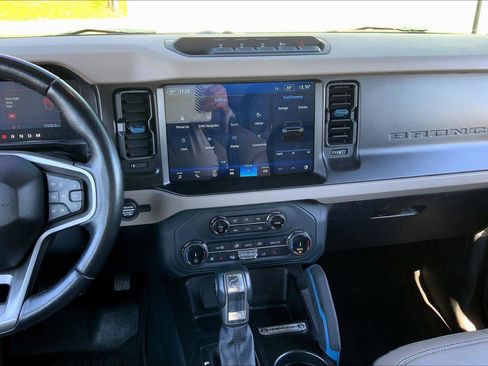 Used 2022 Ford Bronco Wildtrak AWD/4WD image 6
