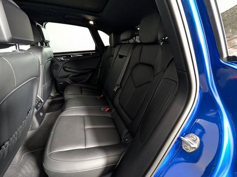 Used 2018 Porsche Macan image 25